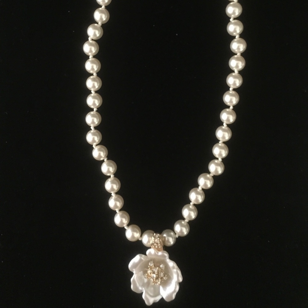 Nolan Miller Vintage Flower Enhancer/Simulated Pearl Necklace/COA/Warranty/NEW!